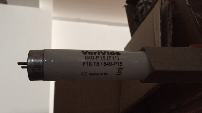 유리제 물자를 가진 EU 60cm에서 하는 Verivide 840-P15 (F11) F18 T8 /840-P15 TL84 형광등 빛 램프